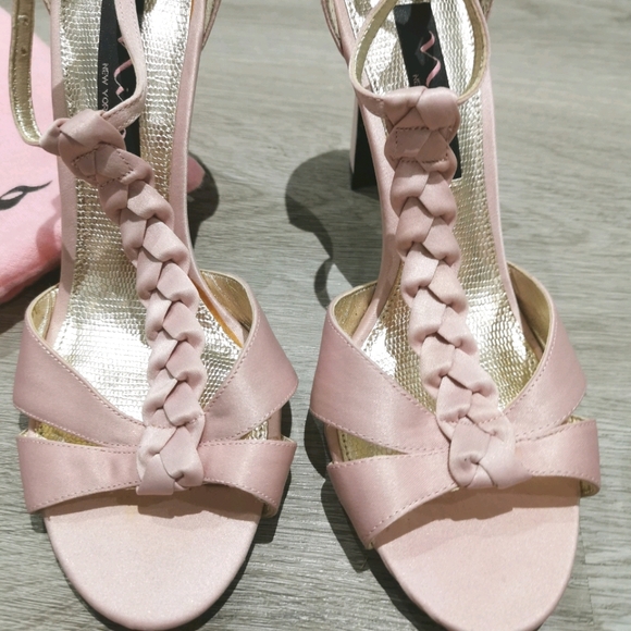 Nordstrom Nina ballet pink satin T strap heel - Picture 4 of 9